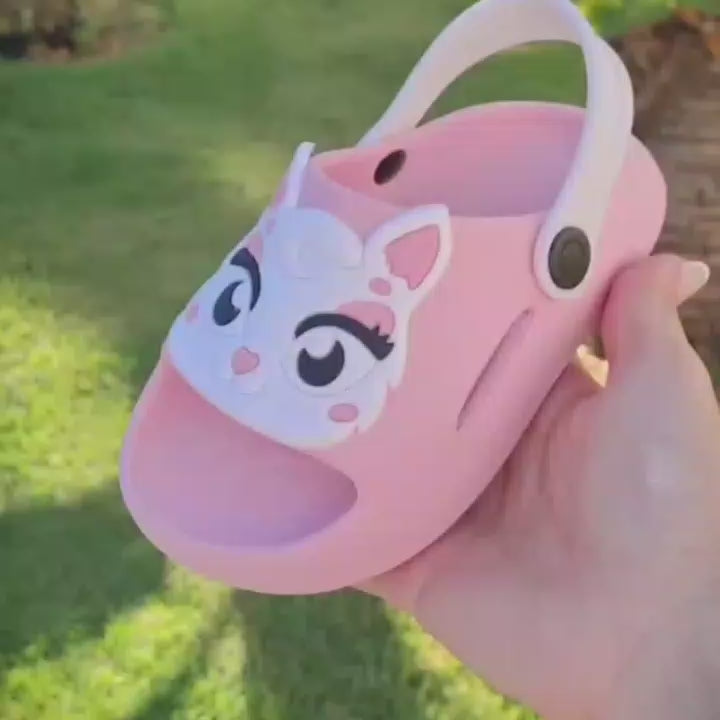 Chinelo Nuvem Menina Calçado Infantil 2 em 1 com Personagens Animados e Correia - Leve, Confortável